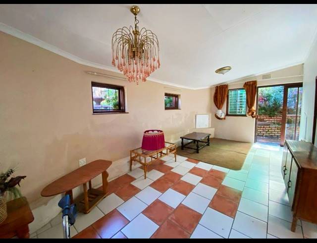 6 BEDROOM FREEHOLD FOR SALE IN SUIDEROORD